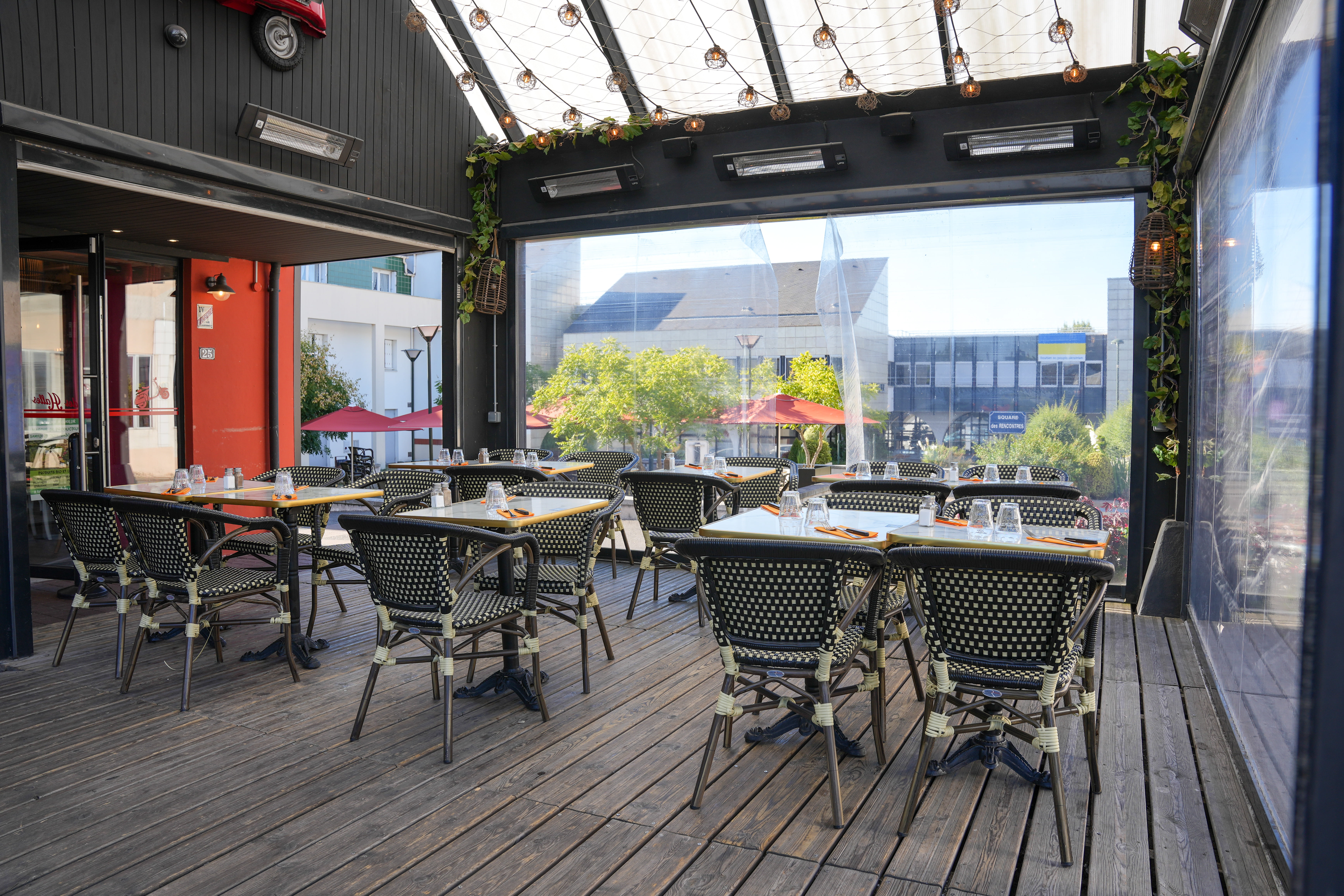 vespa des halles terrasse